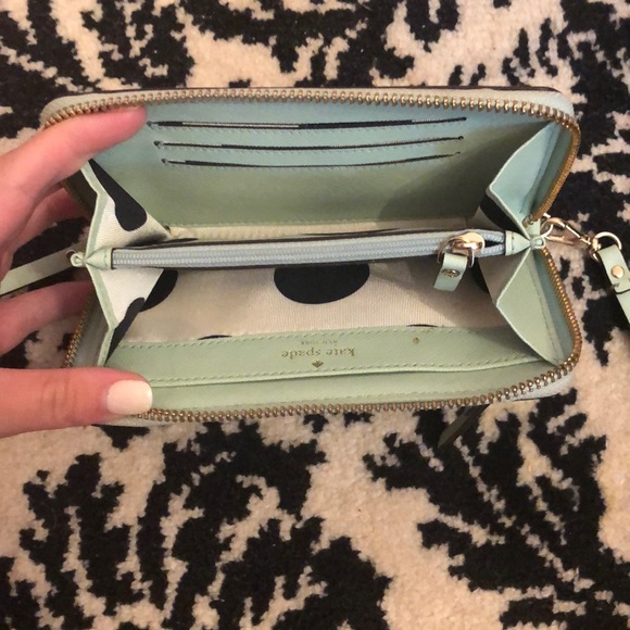 Kate Spade Wristlet - Picture 4 of 7